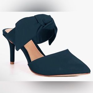 Pointed black Toe Heels With Bow size 9.5 NWOT